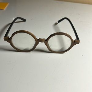 Clear frame glasses